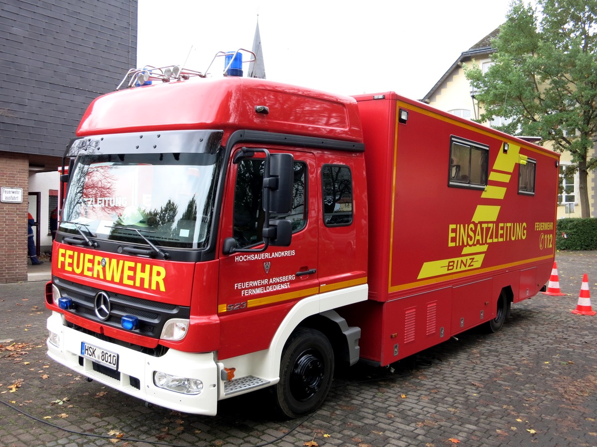 FW-AR: Feuerwehr Arnsberg übt mit Hilfsdiensten stimmige Kommunikation per Funk für den Ernstfall