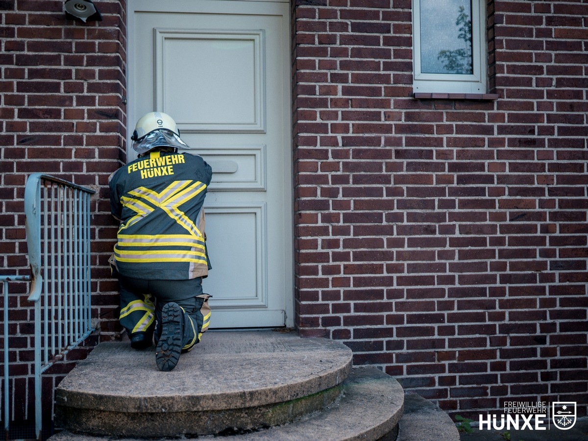 FW Hünxe: Gestürzte Person in verschlossener Wohnung