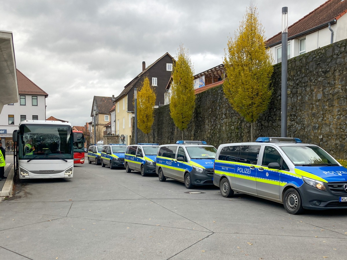 POL-HR: Homberg/Fritzlar - Polizei führt Kontrollen an Schul- und Linienbussen durch - Mängel festgestellt