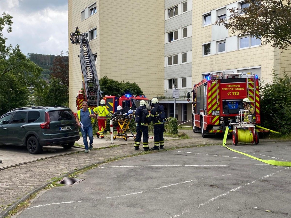 FW-PL: Gemeldete Rauchentwicklung in hohem Wohngebäude