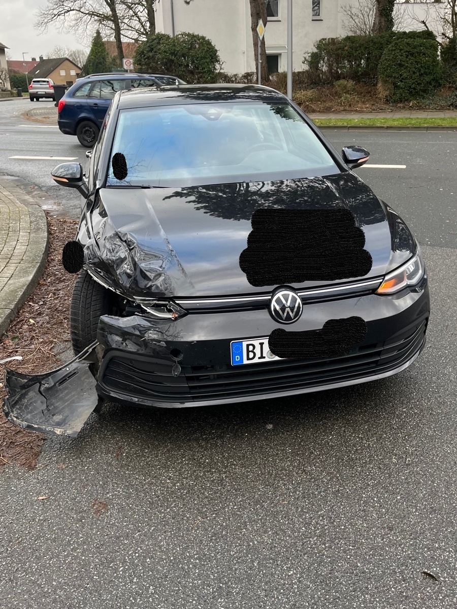 POL-BI: Unfall ohne Führerschein