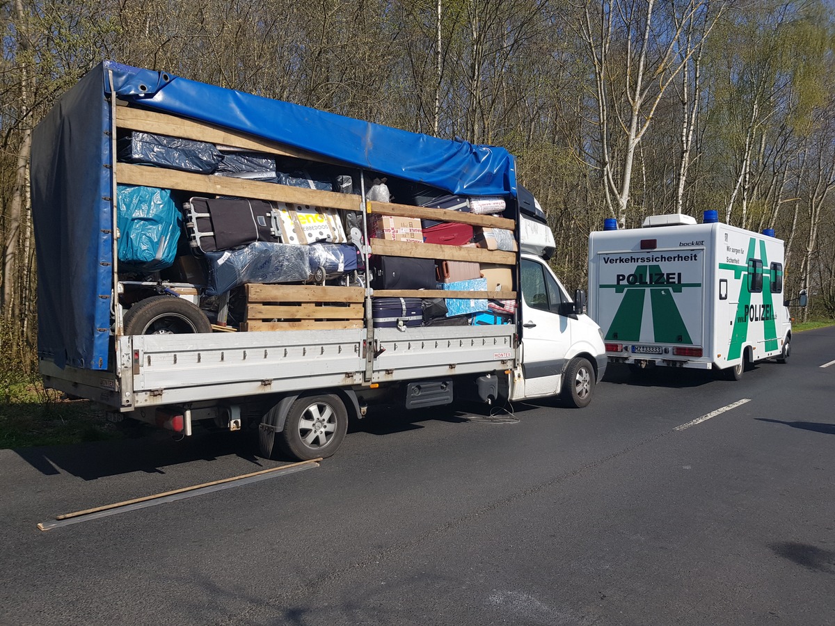 POL-VDKO: Fahrzeug erheblich überladen - Kleintransporter aus Südosteuropa stillgelegt