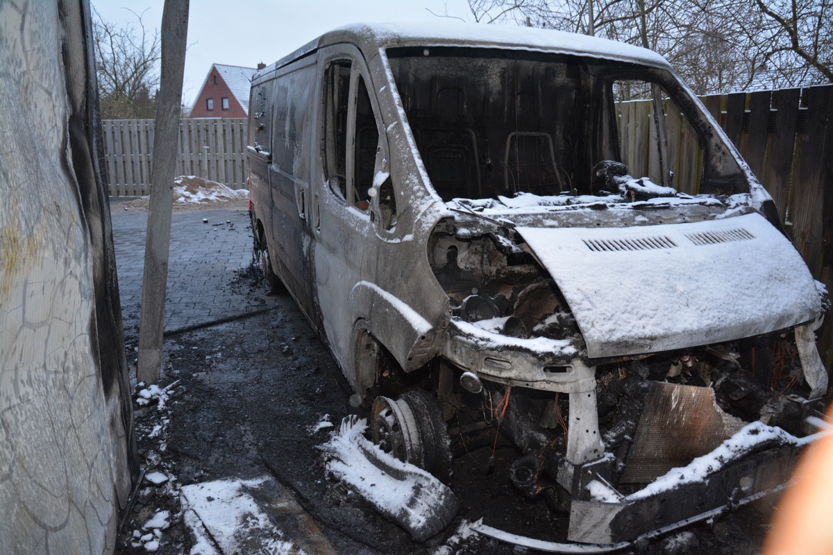 POL-WHV: Brand einer Lagerhalle - Nachtrag