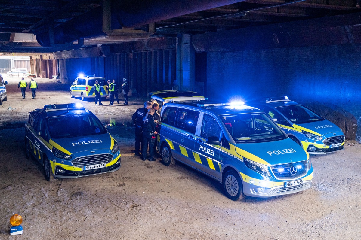 POL-DU: Duisburg/Düsseldorf: &quot;Stärkung des Wachdienstes&quot; - Polizisten aus NRW trainieren gemeinsam