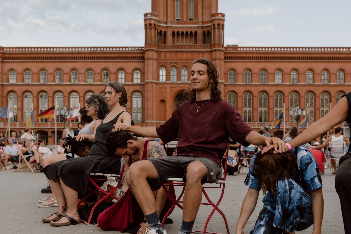 Der Vorverkauf für die TANZWERKSTATT EUROPA 2024 in München startet! / 11 Tage lädt ein Programm aus Performances und Workshops zum Nachdenken über die Tanzkunst und Wege des Zusammenlebens ein