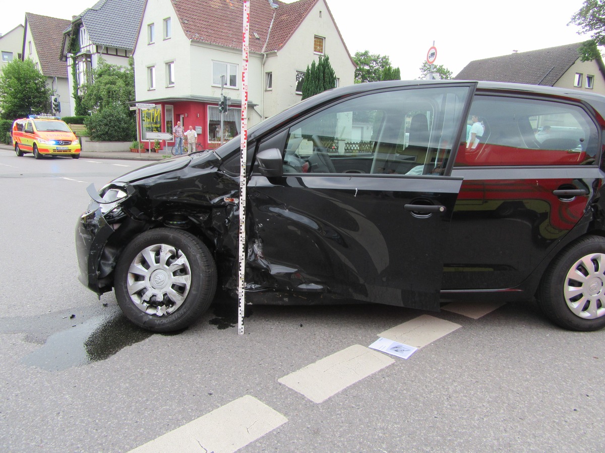 POL-HM: Unfall im Kreuzungsbereich