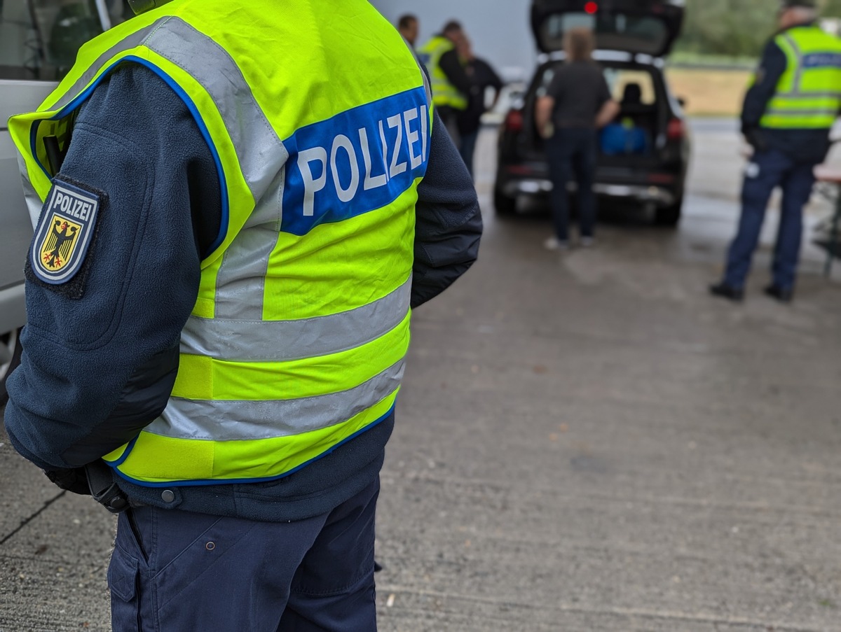 Bundespolizeidirektion München: Ein Tag - Vier Haftbefehle Bundespolizei Waidhaus verhaftet vier gesuchte Straftäter