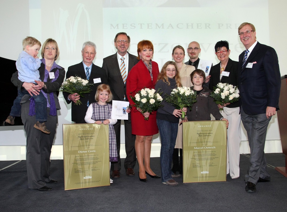 Wer wird Spitzenvater des Jahres 2011? / Bis zum 30. November 2010 können Spitzenväter empfohlen werden (mit Bild)