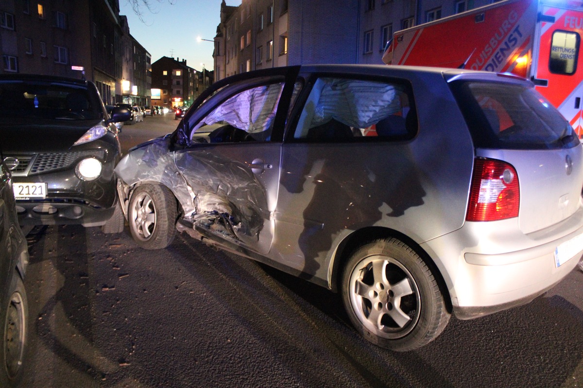 POL-DU: Alt-Hamborn: Vorfahrt missachtet - Vier Verletzte nach Unfall