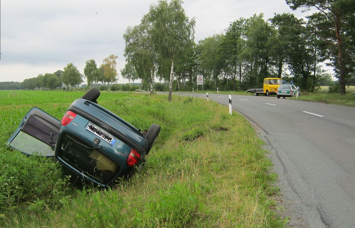 POL-NI: Zeuge nach Unfallflucht gesucht -Bild im Download-