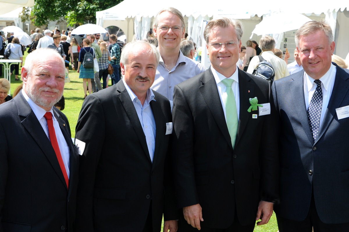 Tag des Meeres: Werner &amp; Mertz setzt sich für globalen Umweltschutz ein / B.A.U.M.-Umweltpreisträger Reinhard Schneider spricht auf Einladung des NABU zum Schutz der Ozeane