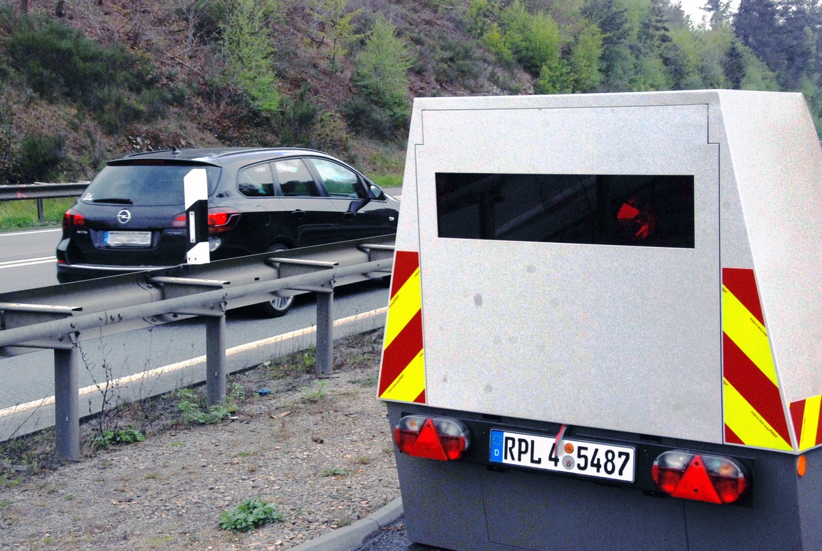 POL-PPTR: Knapp 6.500 Autos waren zu schnell