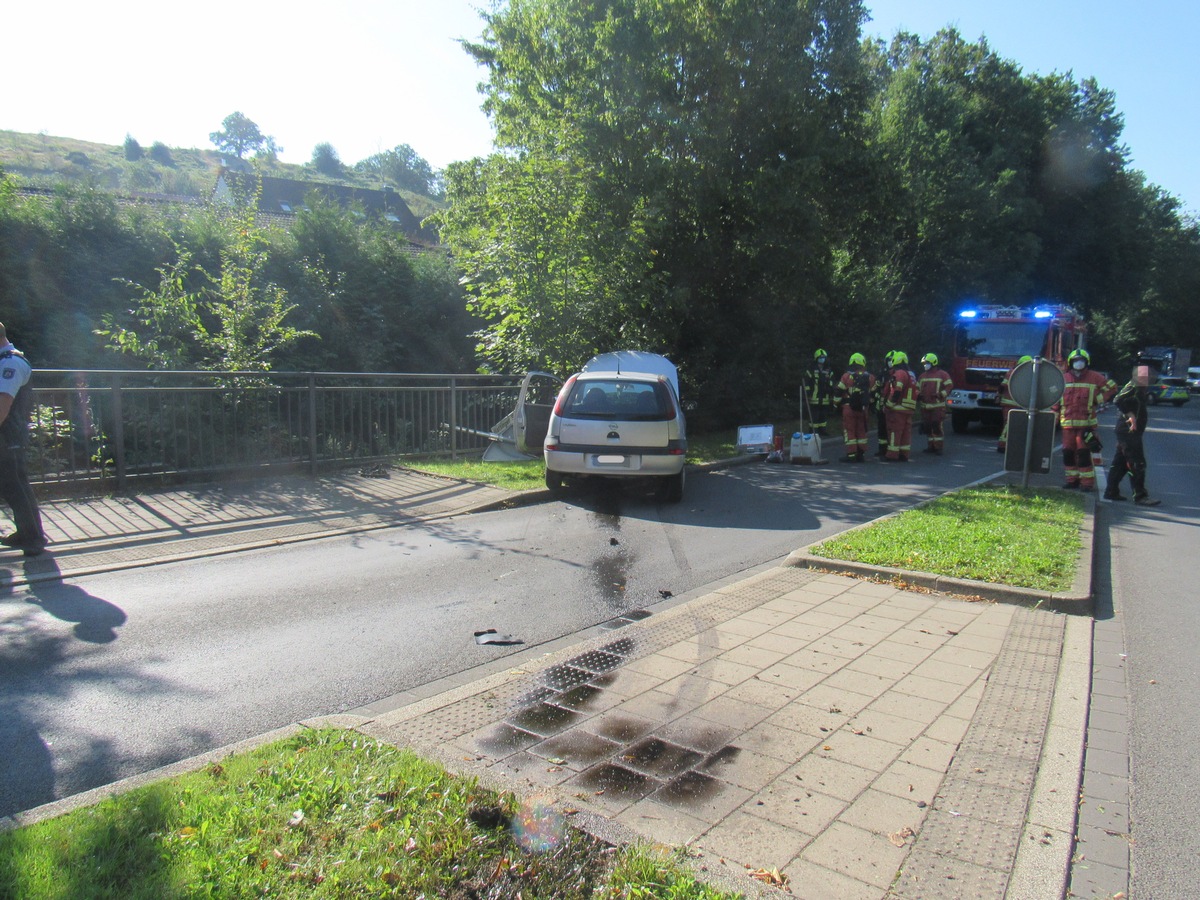 POL-ME: 71-jährige Velberterin bei Alleinunfall schwer verletzt - Velbert - 2109037