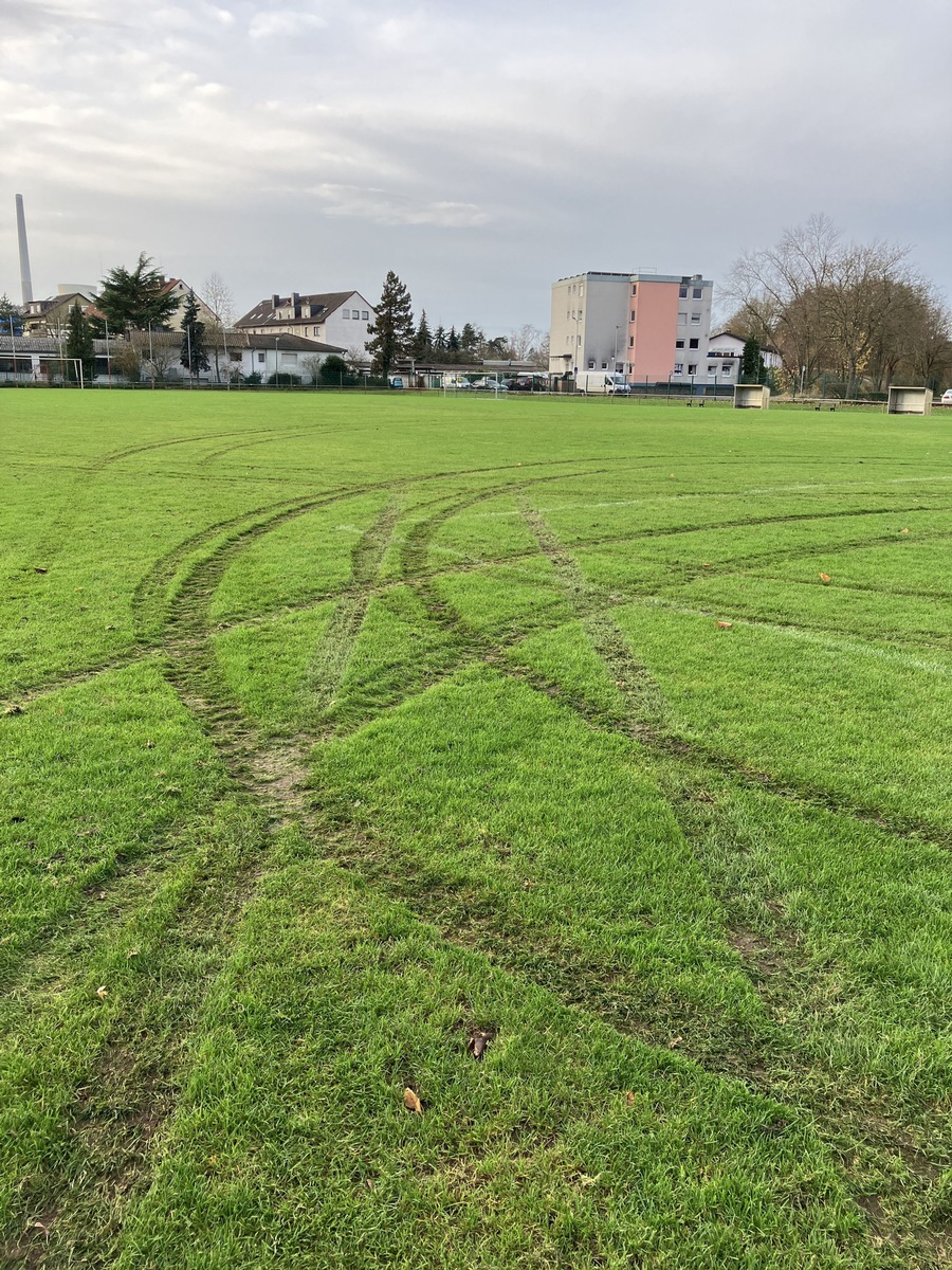 POL-OF: Ermittlungen wegen gefährlicher Körperverletzung: Zeugen gesucht!; Zeugensuche: Einbrecher wurden gestört und flohen; Fußballplatz erheblich beschädigt und mehr