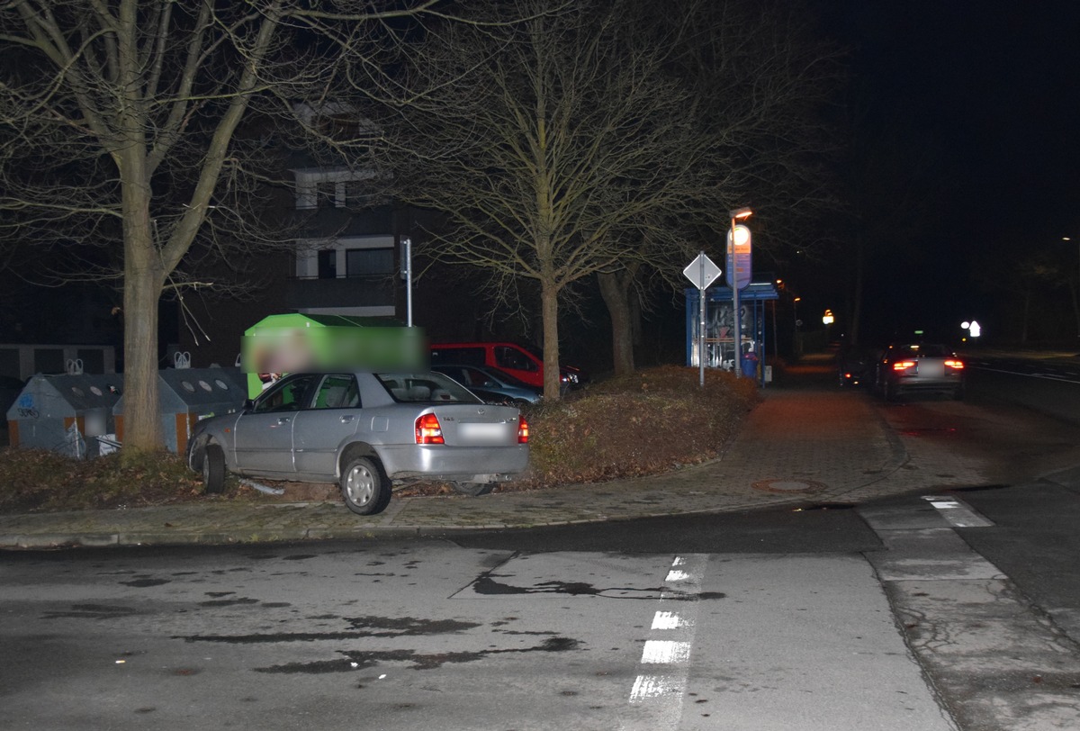 POL-HF: Zaun und Verkehrsschild demoliert - Unfallverursacher alkoholisiert und ohne Führerschein unterwegs