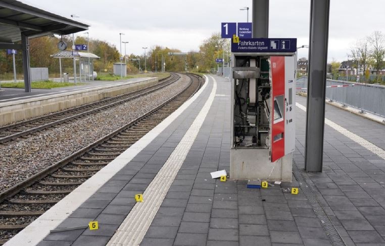 POL-REK: 211117-2: Fahrscheinautomat aufgebrochen