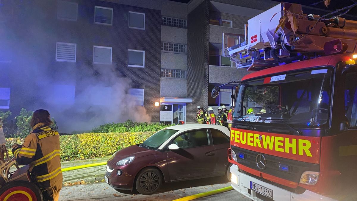 FW-HAAN: Kellerbrand in einem Mehrfamilienhaus