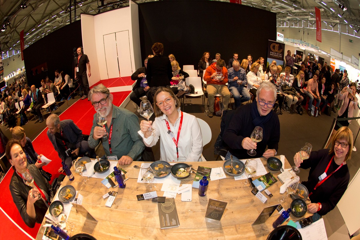 Elegante Weine und ein &quot;echter Gaumentraum&quot; / Journalisten testen auf der Anuga in Köln im Rahmen eines Showcookings mit zwei Spitzenköchen und einem renommierten Patissier 6 Weine aus dem Pays d&#039;Oc