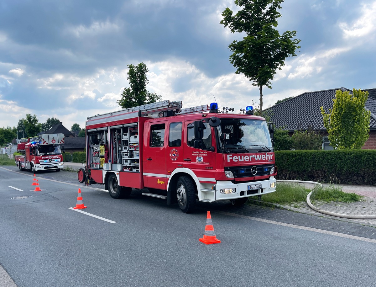 FW Osterholz-Scharm.: Eine Person aus verrauchter Wohnung gerettet / Essen auf Herd