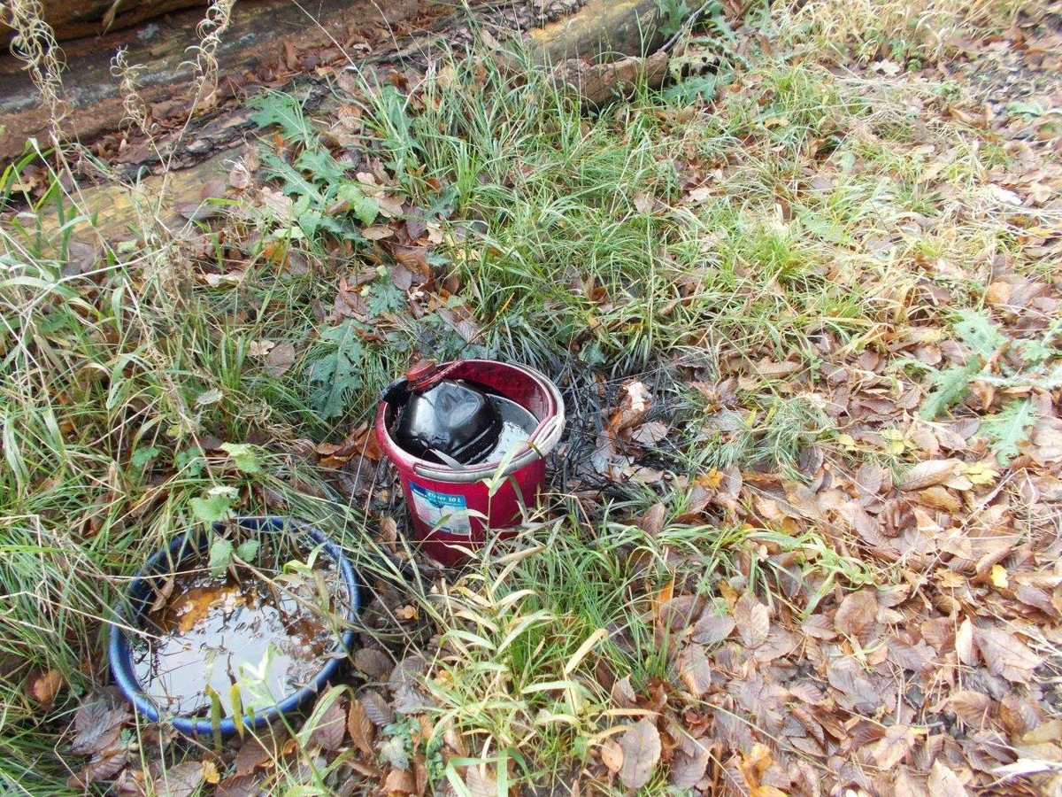 POL-NI: Waldboden mit Altöl verunreinigt