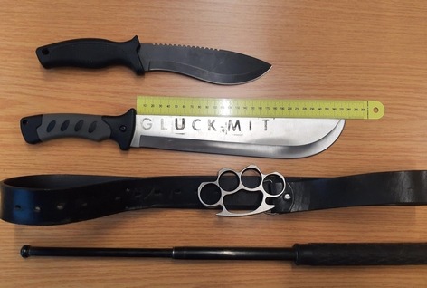 BPOL-FL: Handewitt - Machete, Messer, Schlagring und Schlagstock sichergestellt