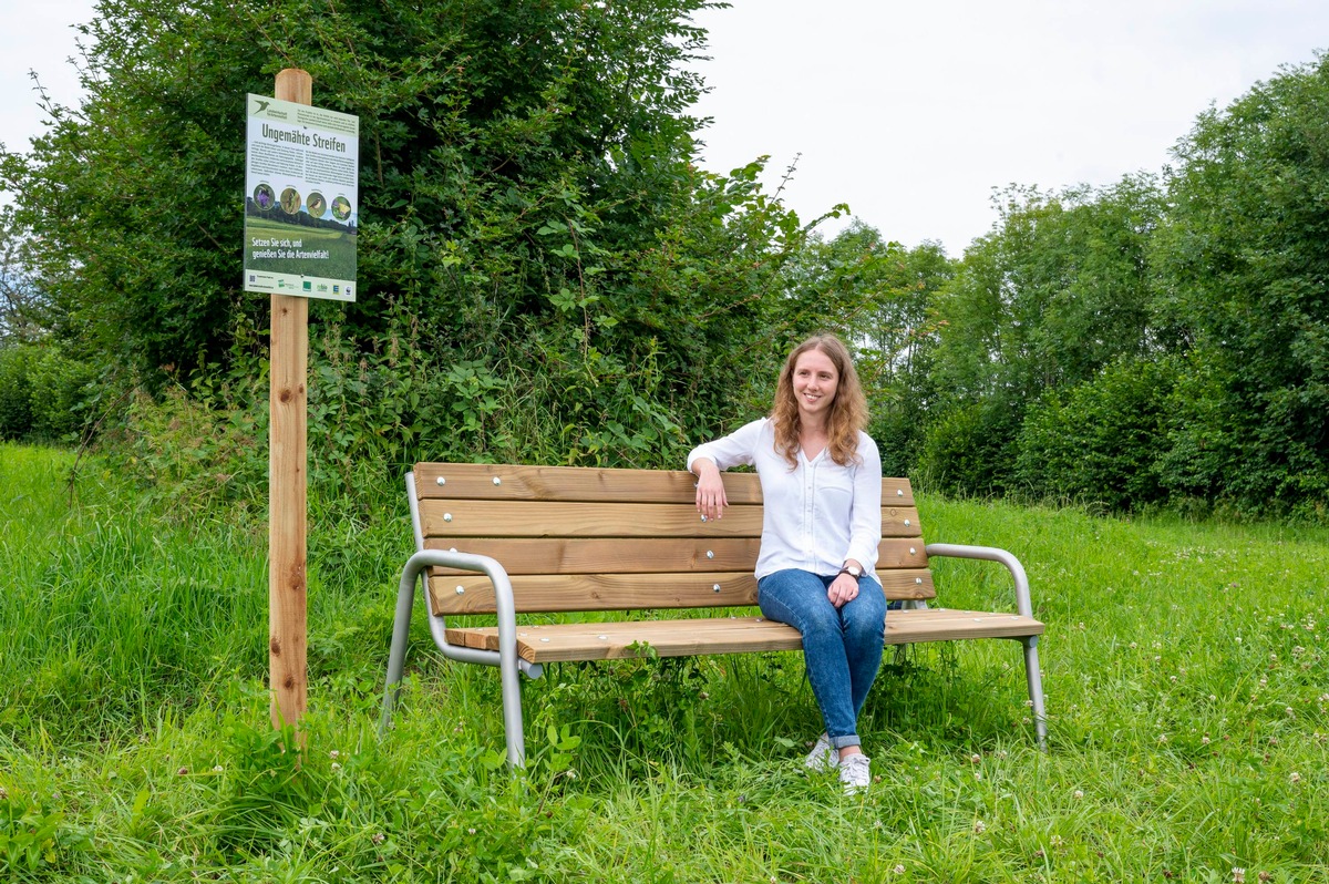 Modellprojekt &quot;Landwirtschaft für Artenvielfalt&quot; von WWF und EDEKA / Amsel, Drossel, Fink und Star... Vogelbeobachtung und mehr in heimischer Landwirtschaft