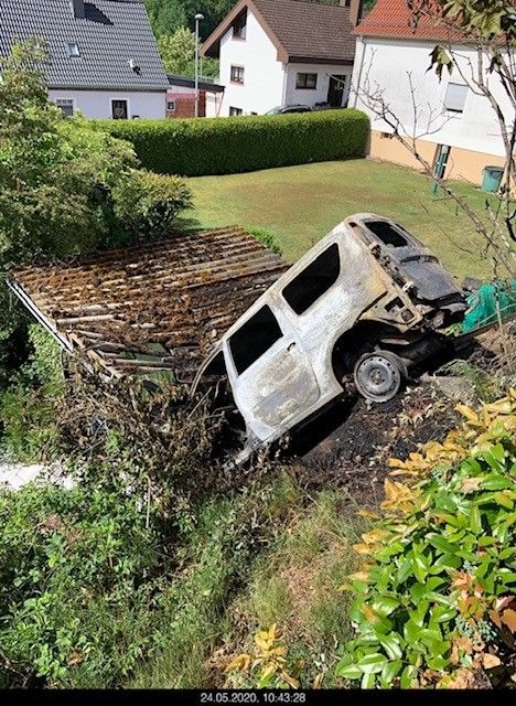 POL-PDPS: Zweibrücken - Gestohlener PKW verbrennt im Garten