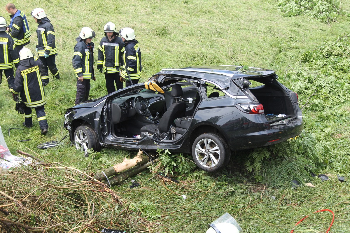 POL-PDLD: Samstag, 03.06.2017, um 12.52 Uhr: Verkehrsunfall mit 2 schwerverletzten Personen