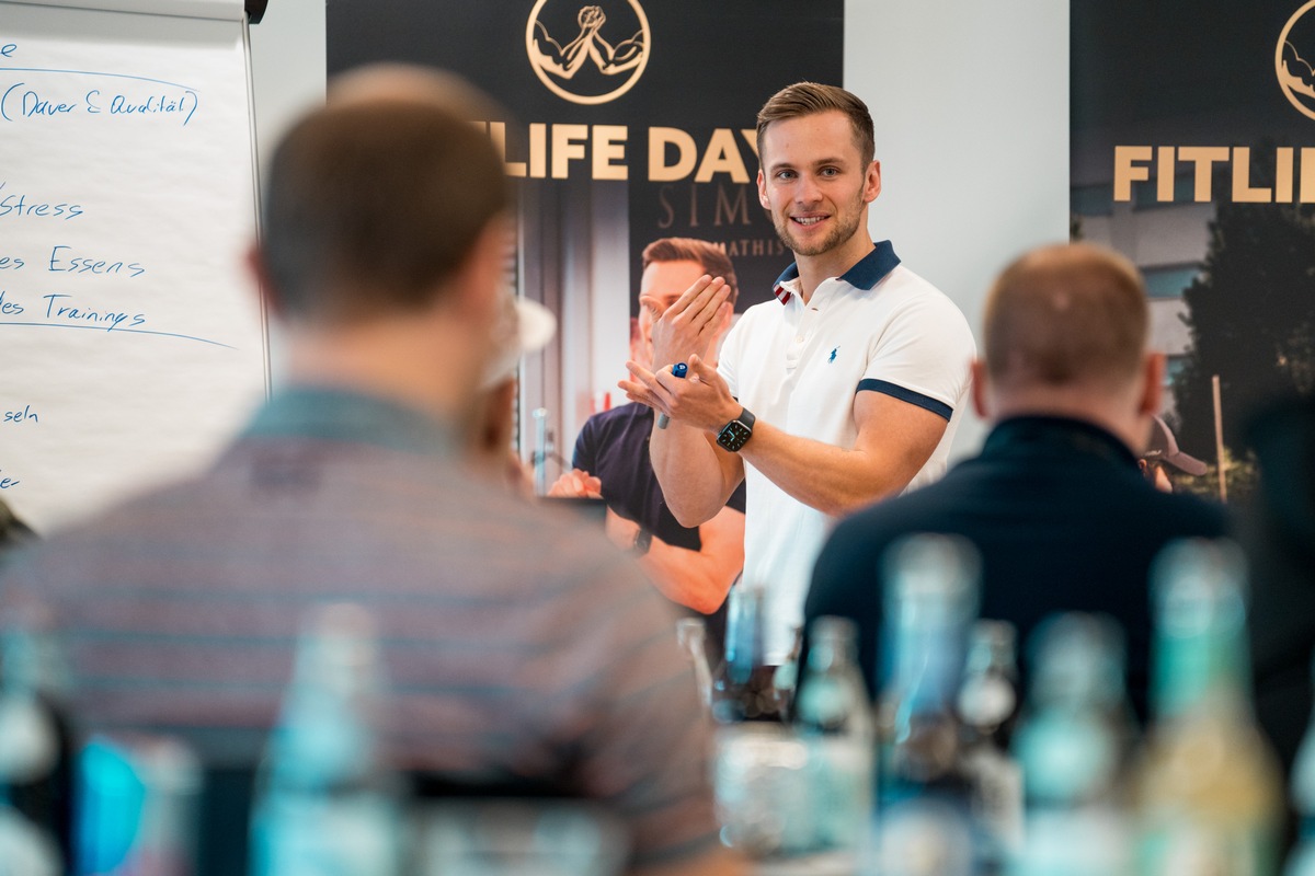 Abnehmen ohne Sport: Fitnesscoach Simon Mathis verrät, worauf es wirklich ankommt, um dauerhaft den Bauch loszuwerden