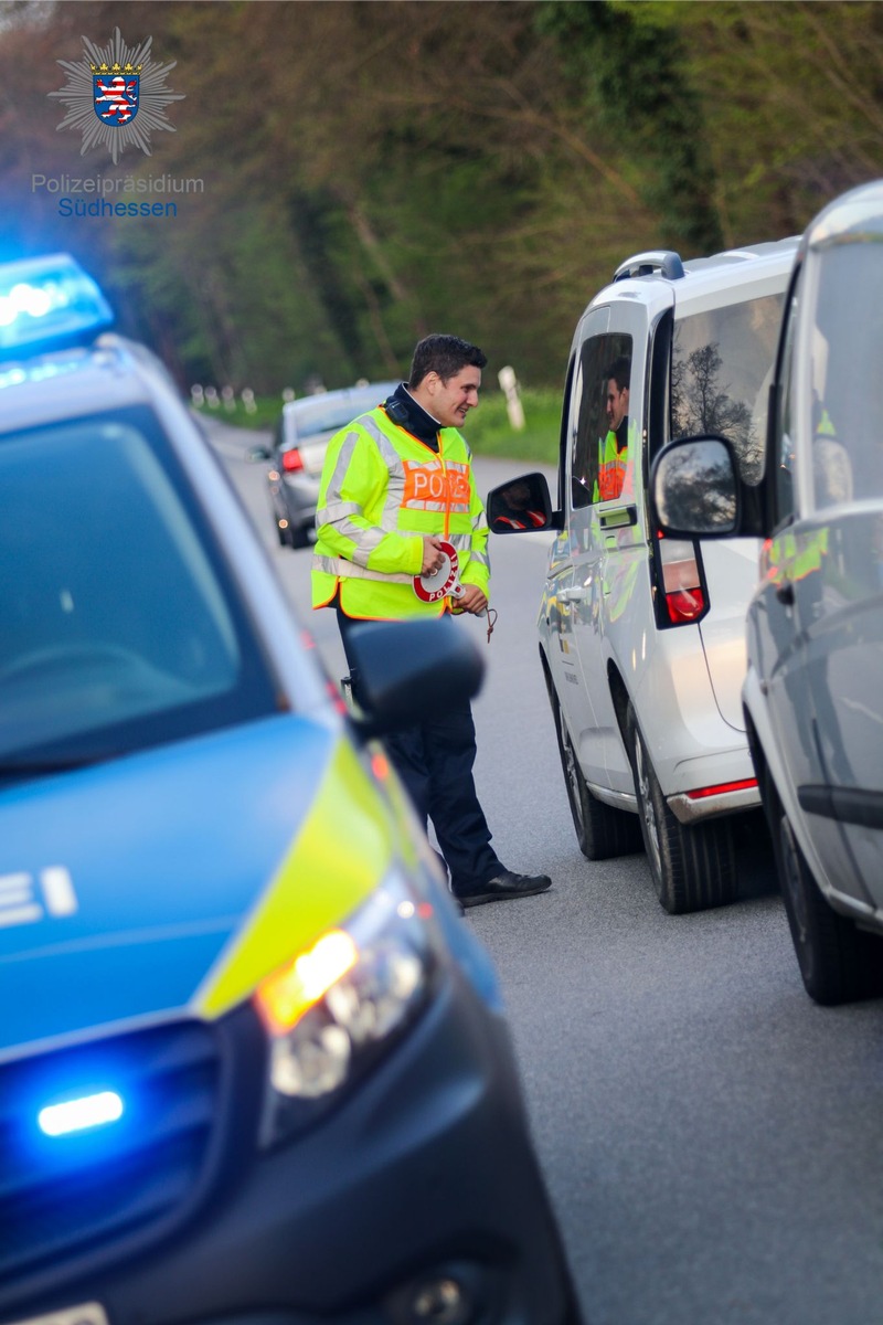 POL-DA: Kreis Groß-Gerau: Waffen, Rauschgift, Haftbefehle und eine geschlossene Shisha-Bar / Polizei führt intensive Kontrollmaßnahmen im Kreis Groß-Gerau durch