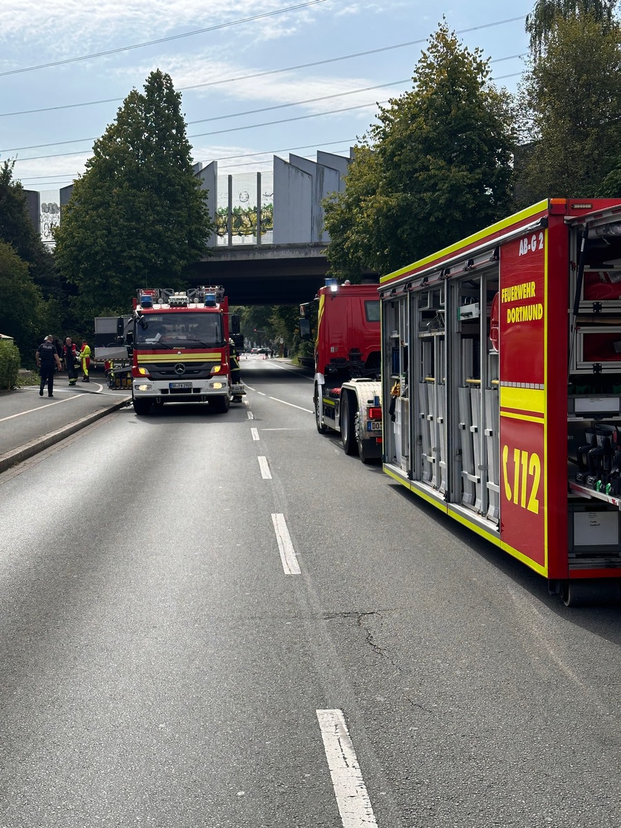 FW-DO: ABC-Einsatz in Dortmund Brackel sorgt für Straßensperrung