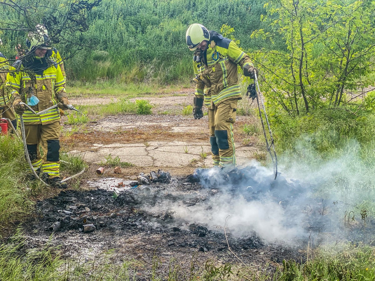 FW Dresden: Informationen zum Einsatzgeschehen der Feuerwehr Dresden vom 26. Mai 2021