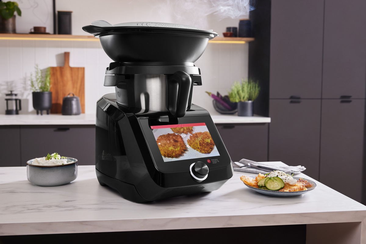 Exklusives Angebot der Lidl Black Week: Monsieur Cuisine smart SKMS 1200 B1 als limitierte Edition in Trendfarbe Schwarz / Clever sparen: Lidl-Küchenmaschine zum Angebotspreis von nur 444 Euro