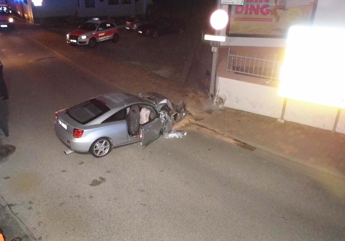 POL-PDKL: Verkehrsunfall mit schwer verletzten Personen