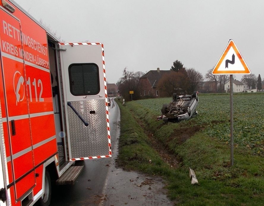 POL-MI: Autofahrerin (93) überschlägt sich in Preußisch Oldendorf