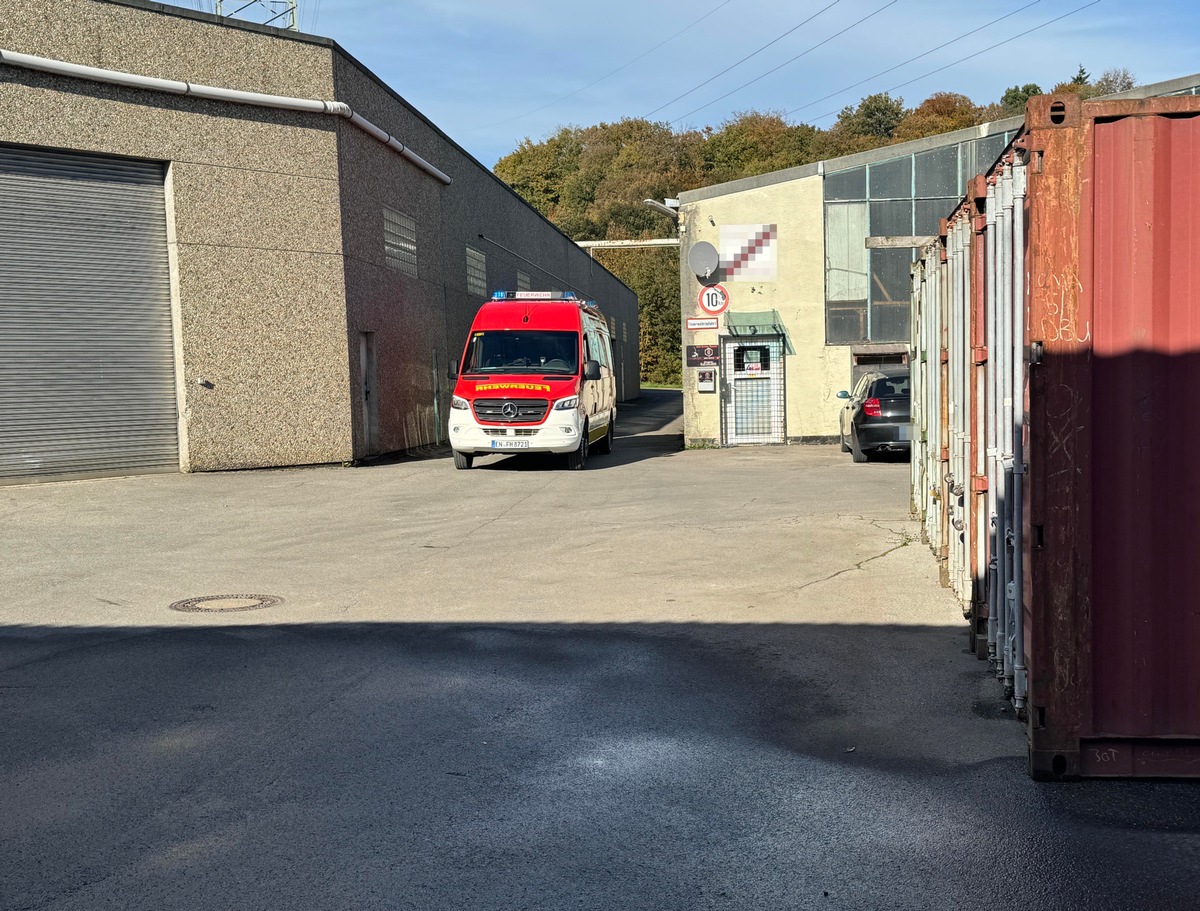 FW-EN: Umweltstraftat im Gewerbegebiet - Öl wird in den Abwasserkanal gekippt - Feuerwehr verhindert Ausbreitung