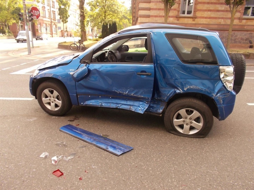 POL-PDLD: 10.07.2017, 18.30 Uhr
Fahrzeug überschlägt sich