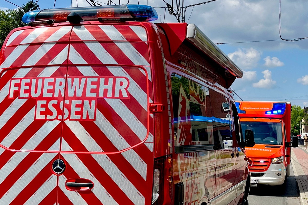 FW-E: Verkehrsunfall auf der A40: Acht Verletzte - Motorradfahrer schwer verletzt