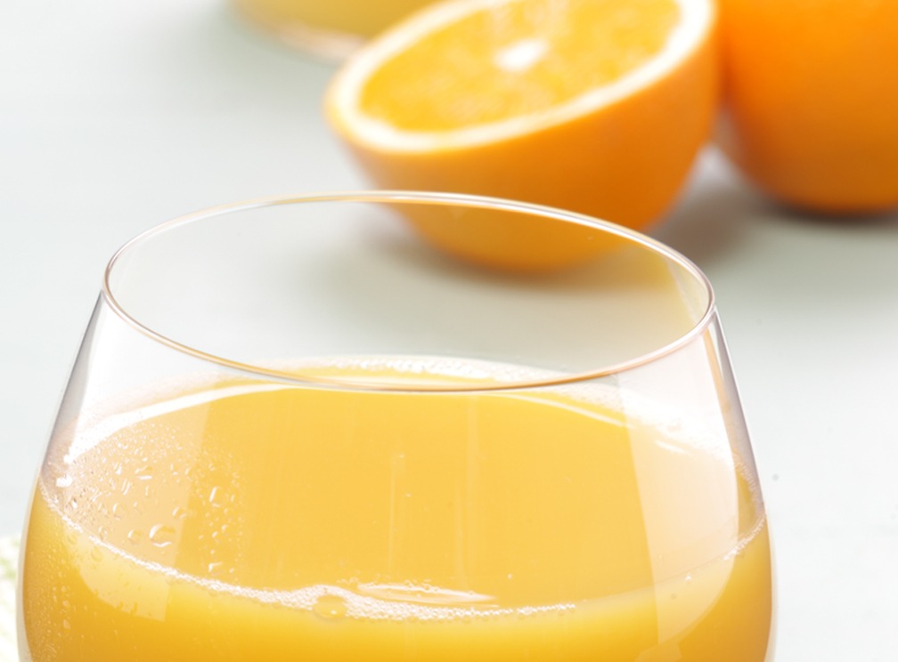 Humanstudie belegt: Orangensaft ist gesünder als Orange