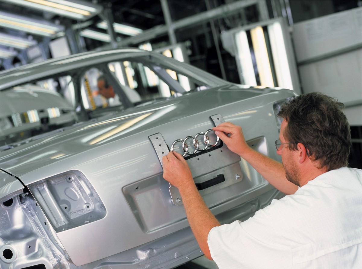 Jahrespressekonferenz zum Geschäftsjahr 2003: Audi legt zum achten Mal in Folge Rekordzahlen vor