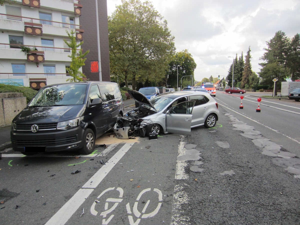 FW-MH: Verkehrsunfall mit zwei verletzten Personen