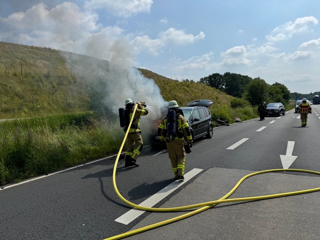 FW Bremerhaven: PKW Brand Cherbourger Straße