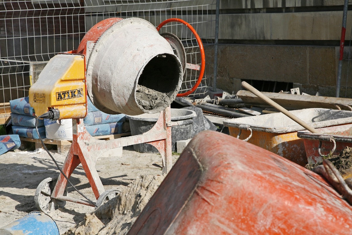 HZA-SB: ZOLL kontrolliert Baustelle in Kaiserslautern; Fluchtversuch, illegale Beschäftigung und keine Anmeldung zur Sozialversicherung