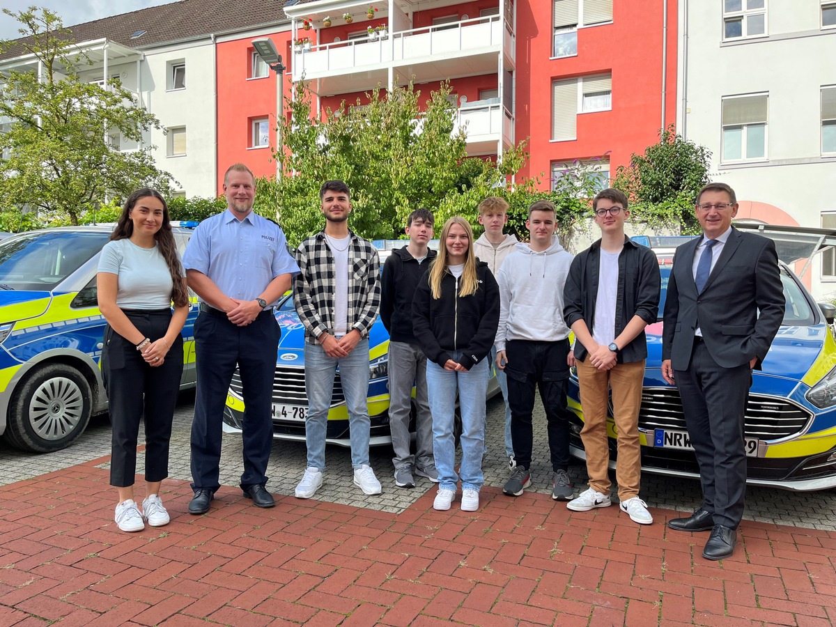 POL-HAM: Fachoberschule Polizei: Sechs neue Schülerinnen und Schüler beginnen ihr Praktikum bei der Polizei Hamm