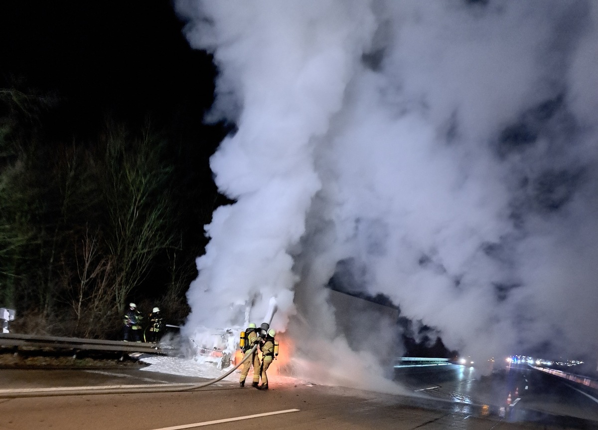 FW Pforzheim: LKW-Brand auf der BAB 8