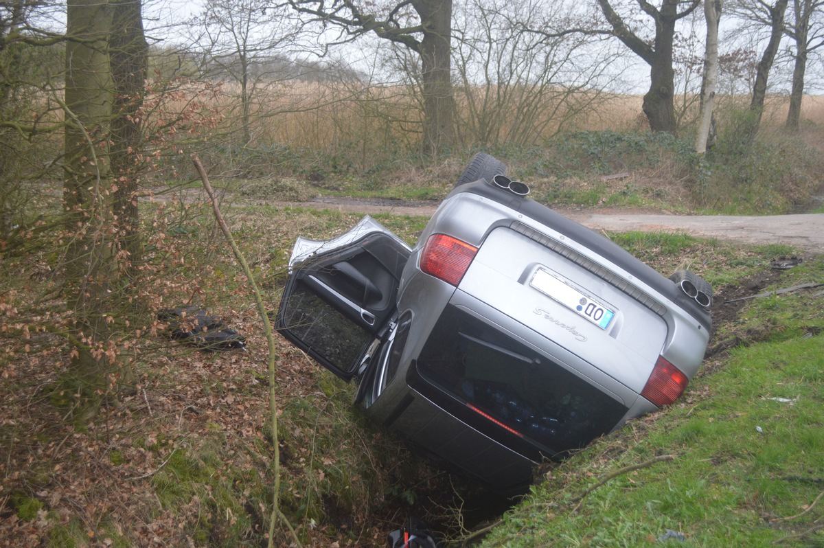 POL-STD: Drei zum Teil schwerverletzte Autoinsassen bei Unfall zwischen Apensen und Ruschwedel