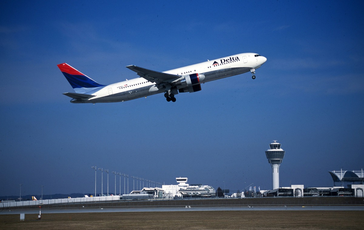 Rund vier Prozent mehr Flüge und Passagiere am Münchner Flughafen: Fluggastaufkommen steigt 2003 auf neuen Rekordwert von 24,2 Millionen