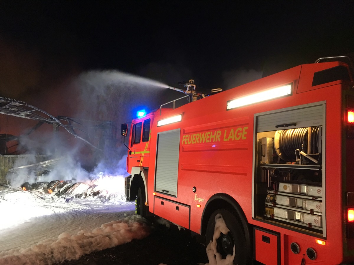 FW Lage: Überörtliche Unterstützung / TLF4000 zum Großbrand - 22.09.2019 - 1:38 Uhr