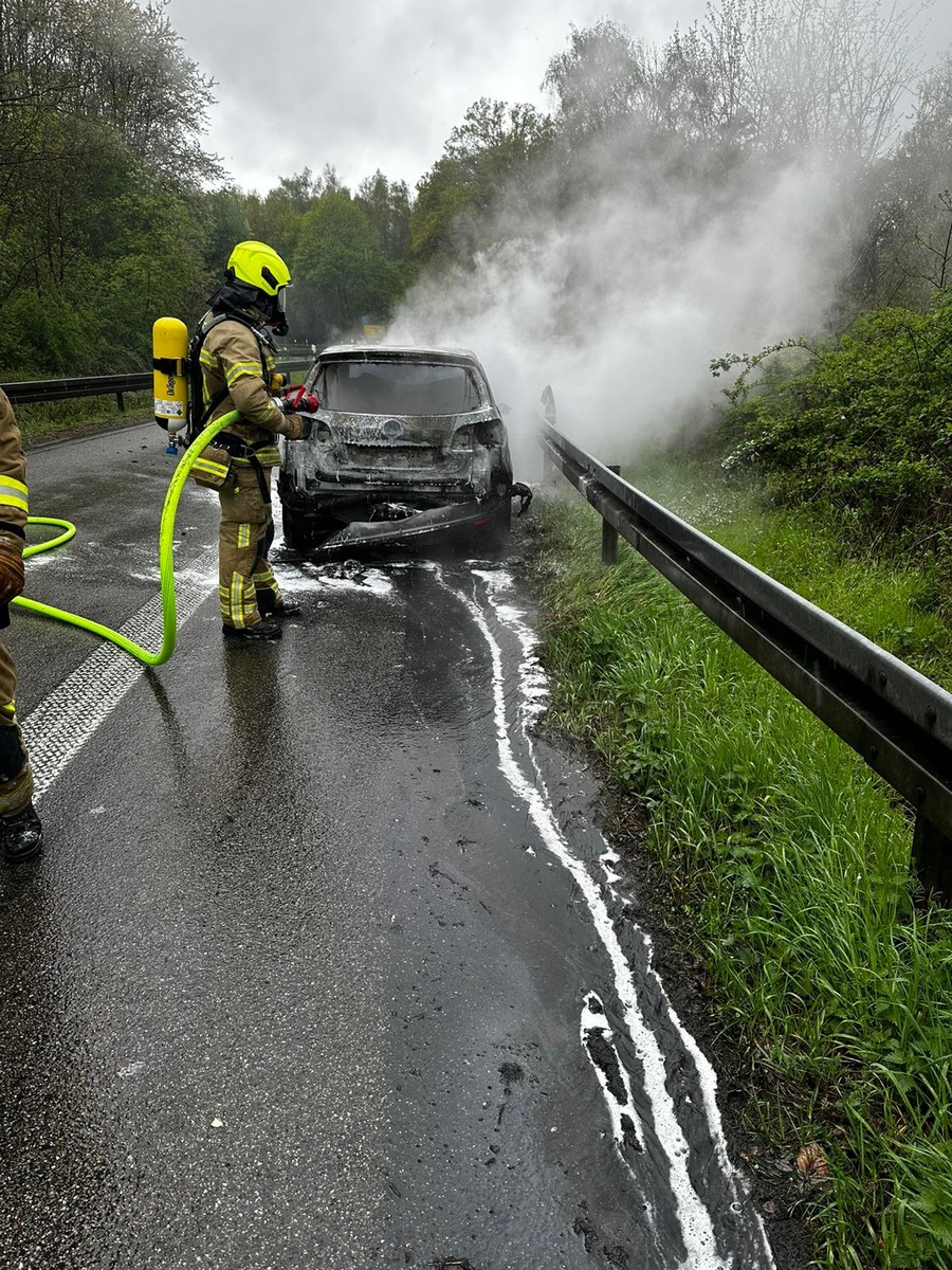 FW Ratingen: Ratingen, PKW-Brand auf der BAB3, 24.04.23, 11:01 Uhr