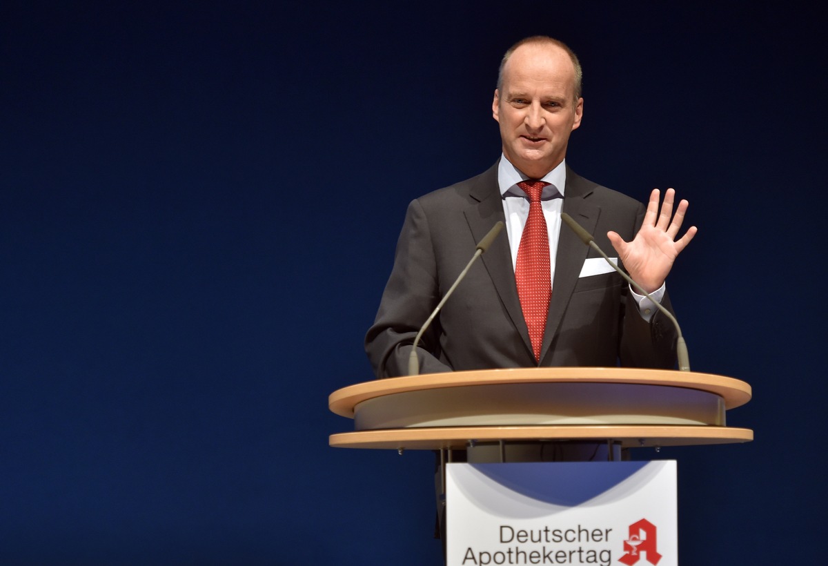 ABDA-Präsident Schmidt fordert Apothekerschaft auf, Patienten Orientierung zu geben / Deutscher Apothekertag